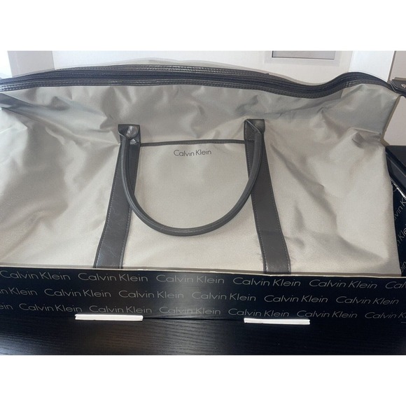 Calvin Klein Gray XL Weekender Duffle Bag w/ Straps & Handles, Travel Bag, Tote - Picture 10 of 15